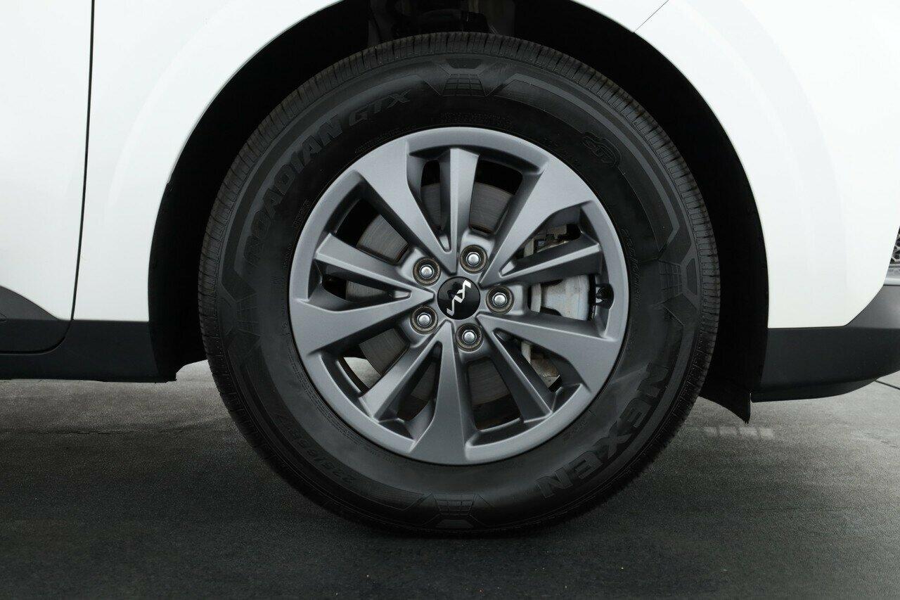 Kia Carnival image 3