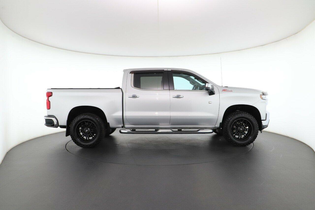 Chevrolet Silverado image 3