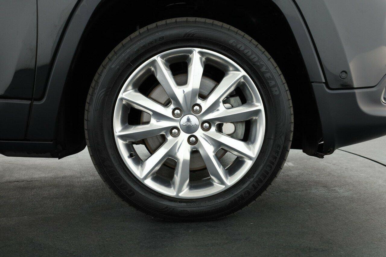 Jeep Cherokee image 3