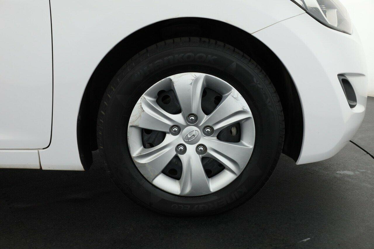 Hyundai Elantra image 3