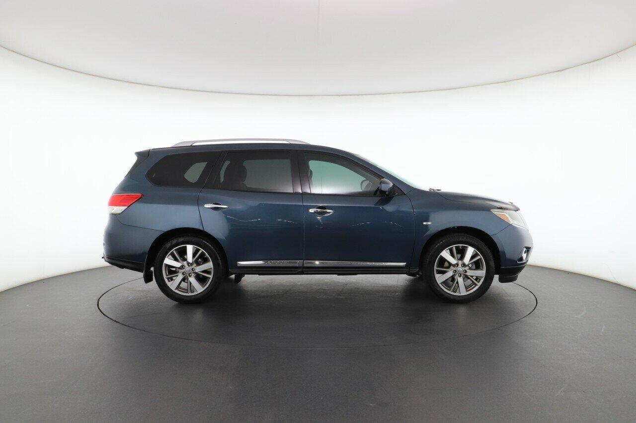 Nissan Pathfinder image 2