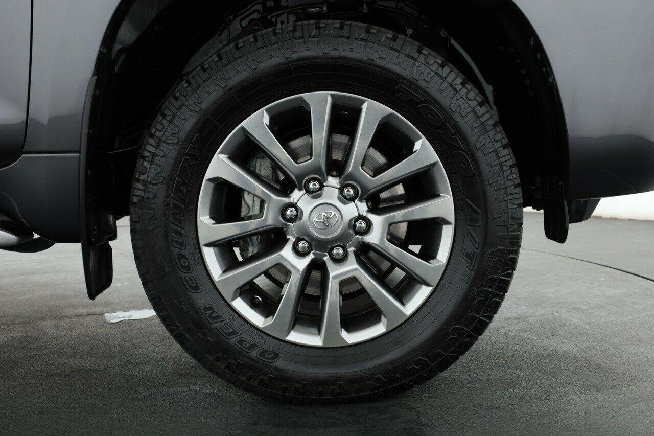 Toyota Landcruiser Prado image 3
