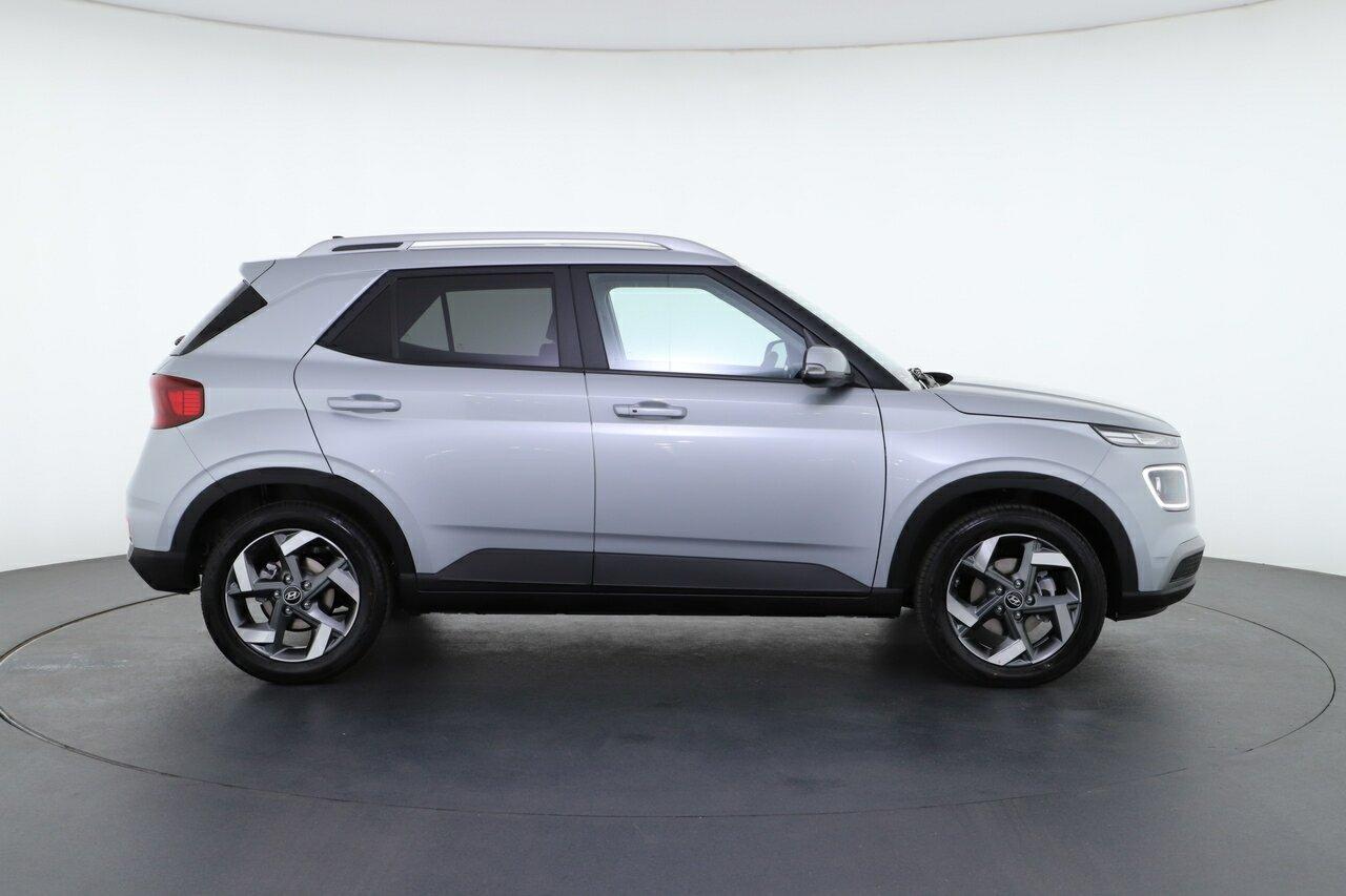 Hyundai Venue image 2