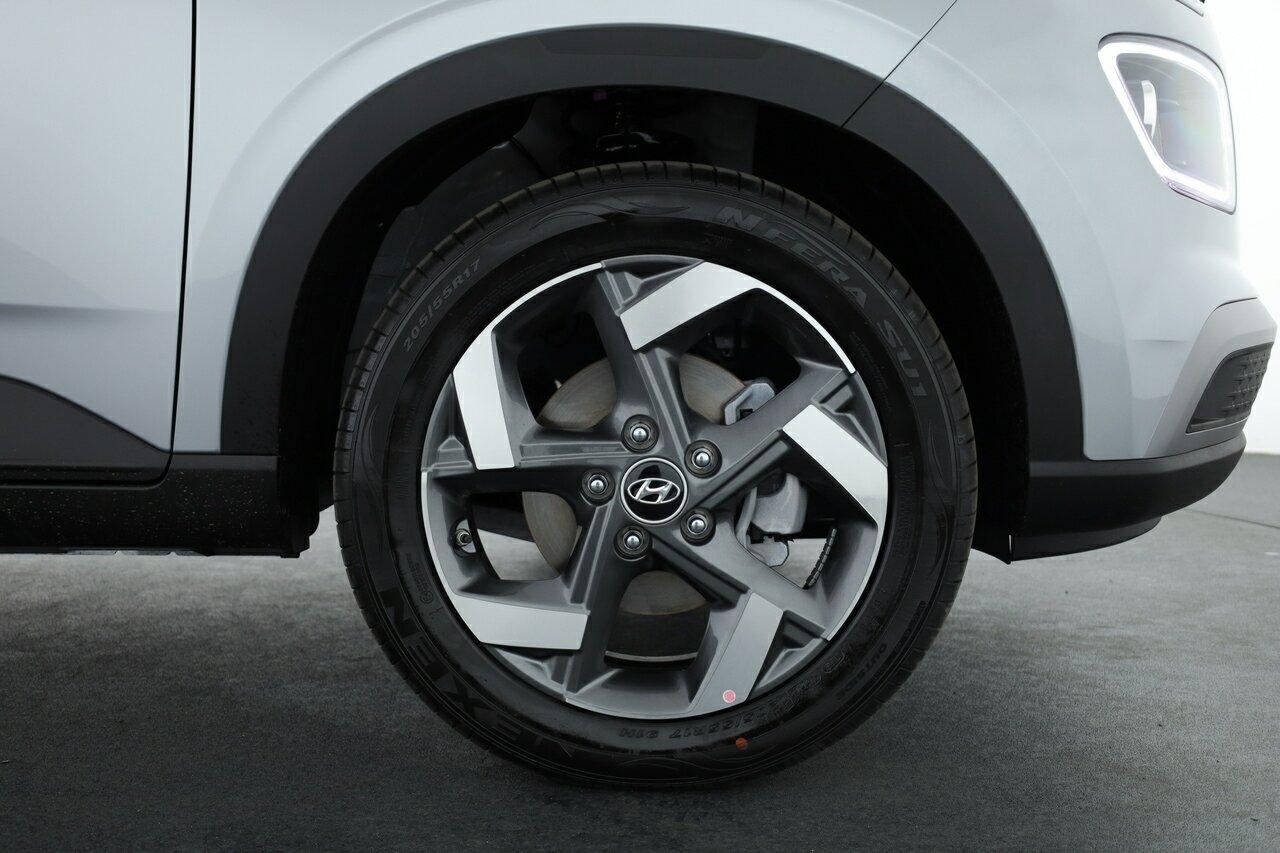 Hyundai Venue image 3