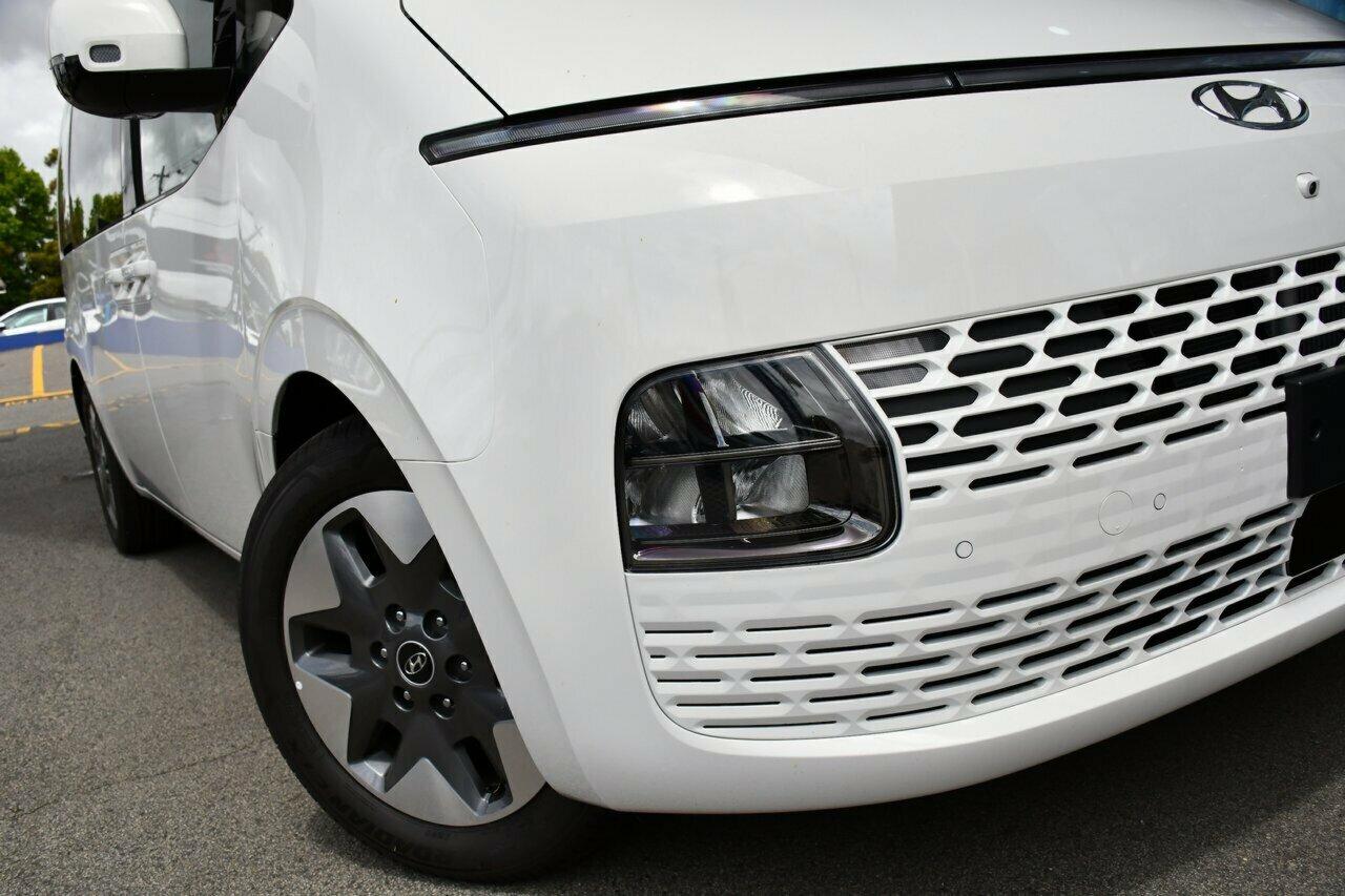 Hyundai Staria image 2