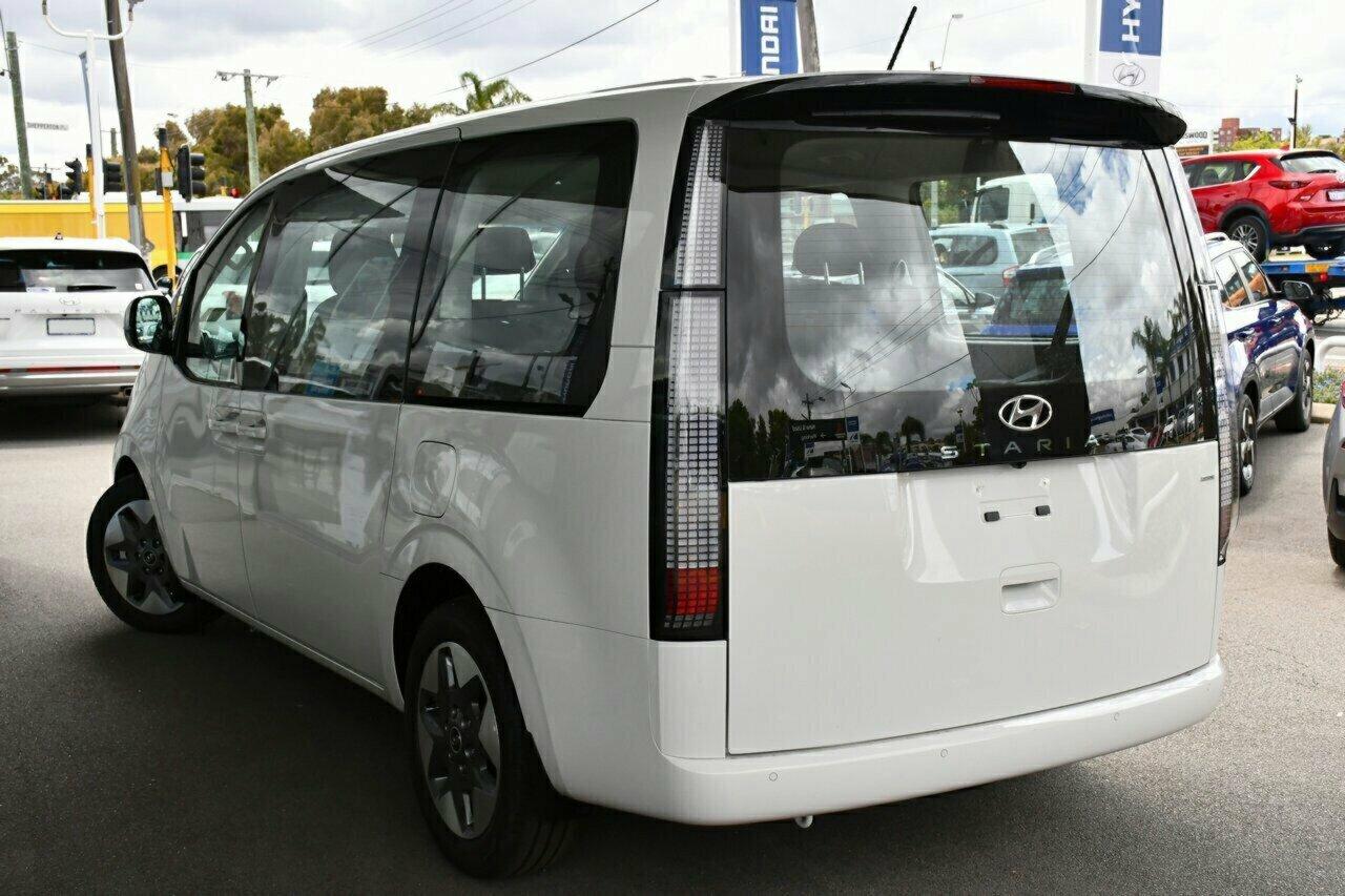 Hyundai Staria image 3