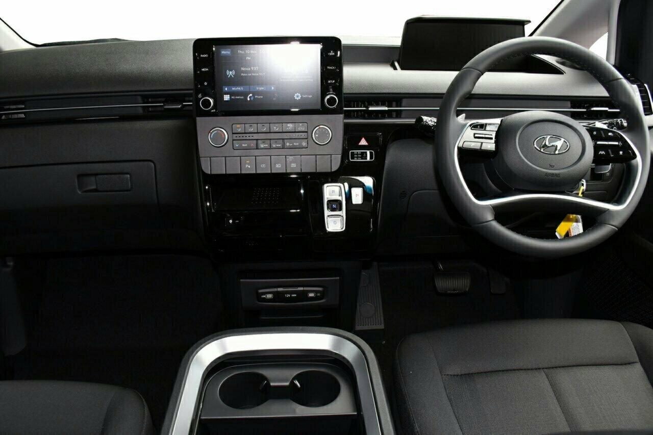 Hyundai Staria image 4