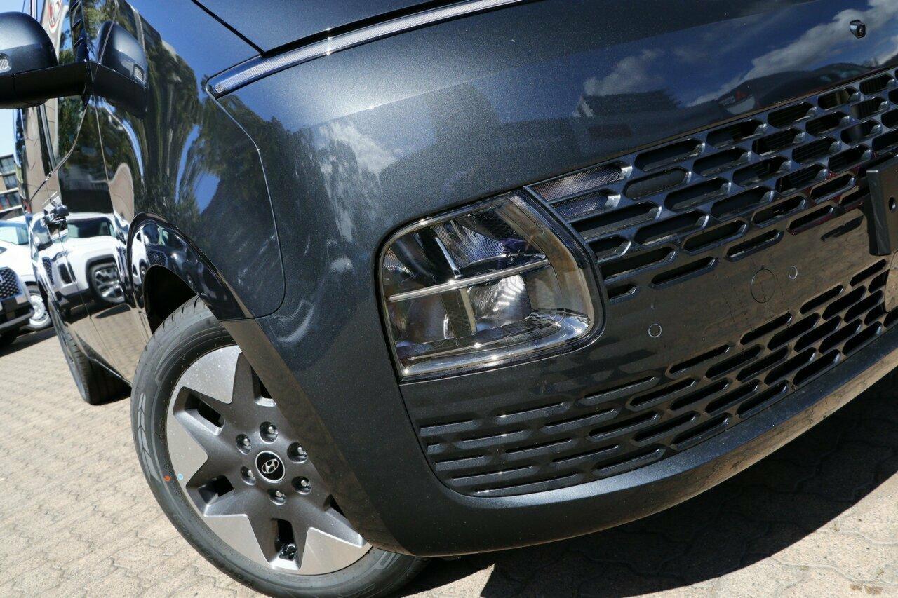 Hyundai Staria image 2