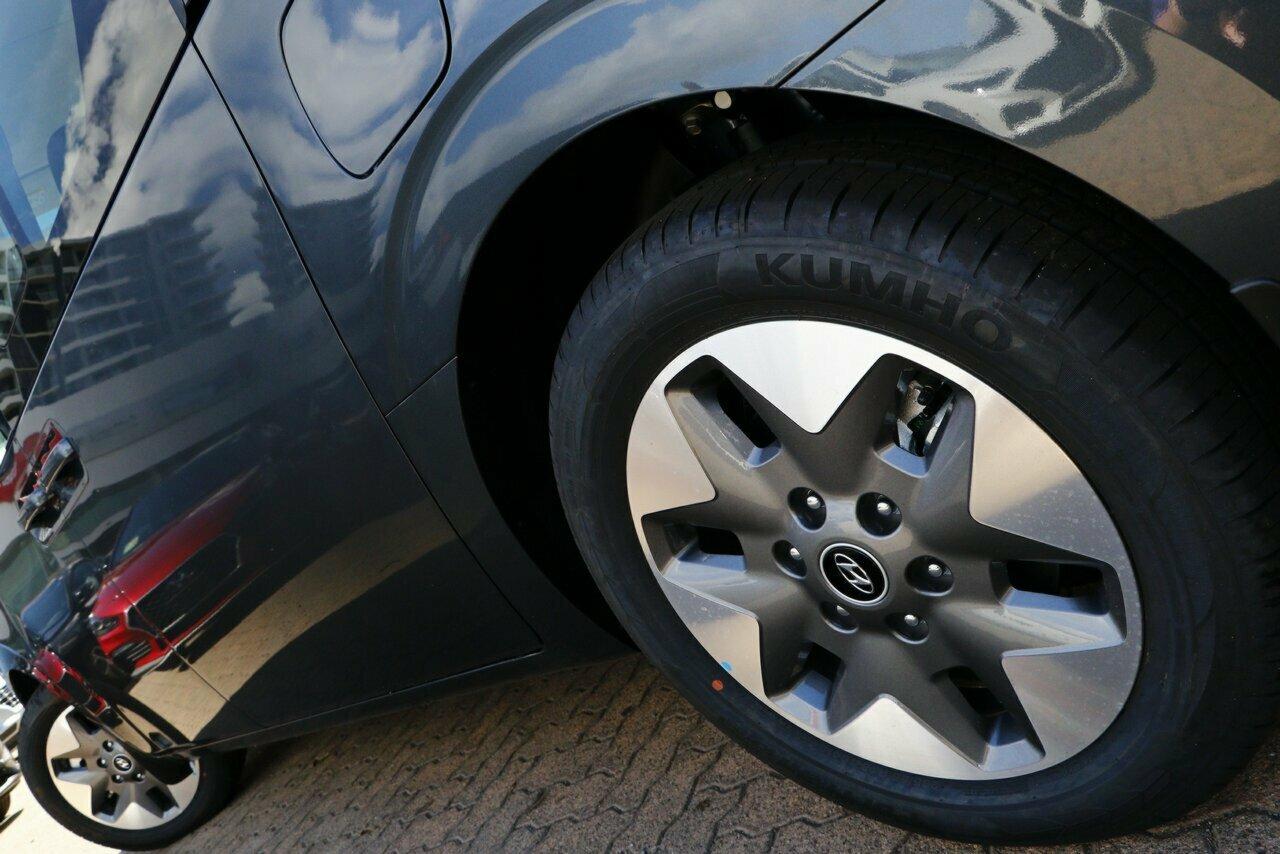 Hyundai Staria image 4