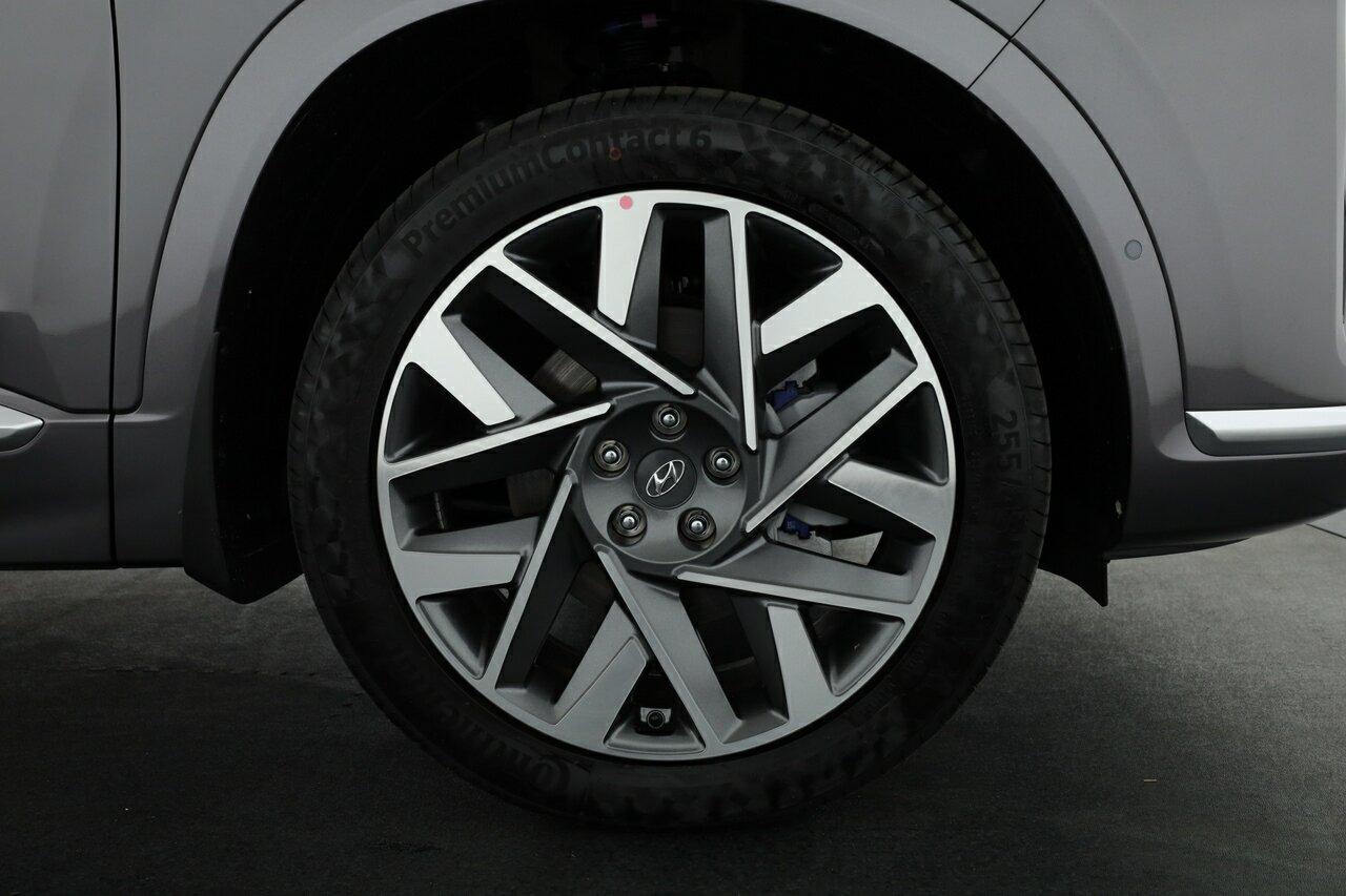 Hyundai Santa Fe image 3