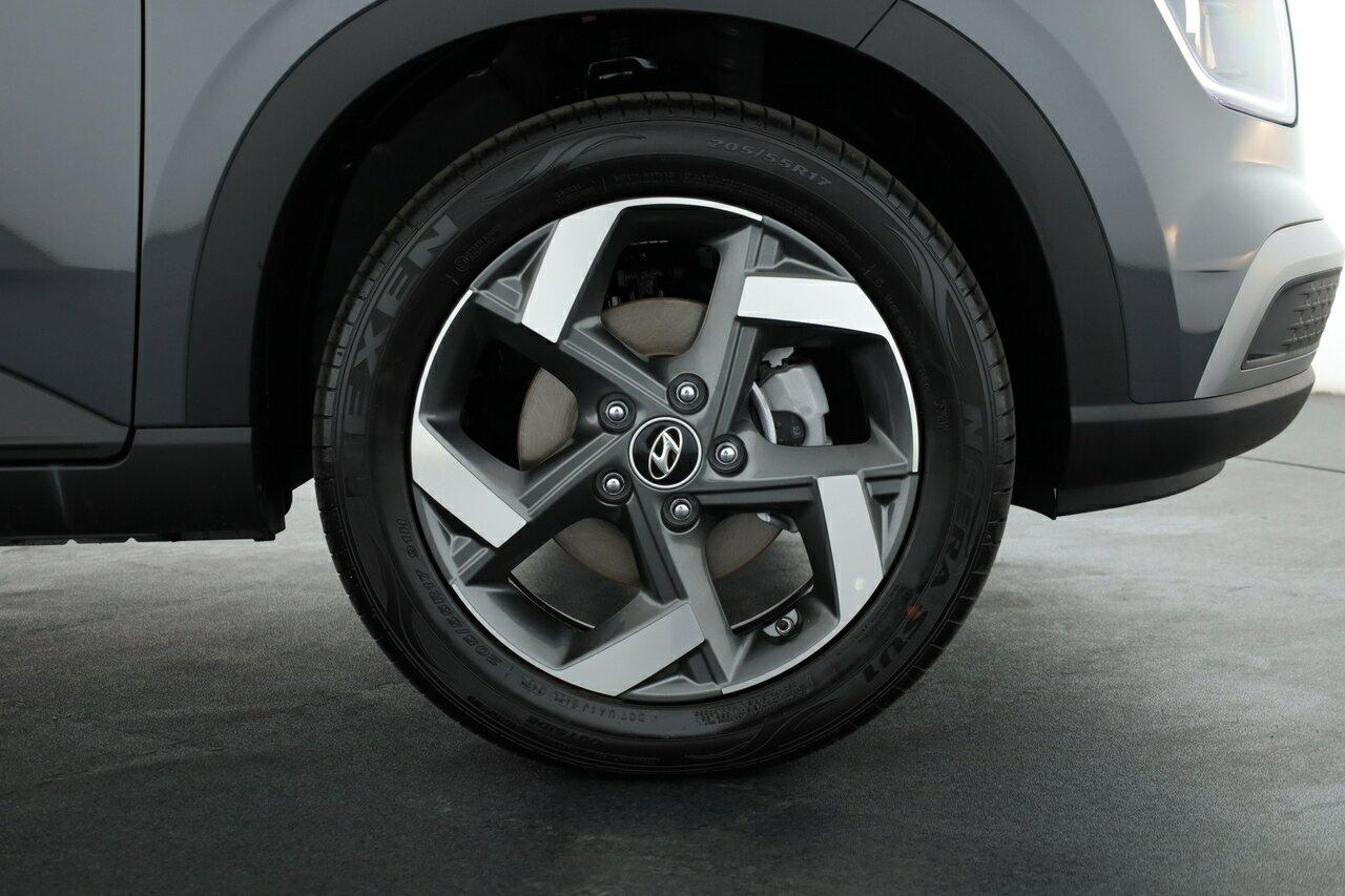 Hyundai Venue image 3