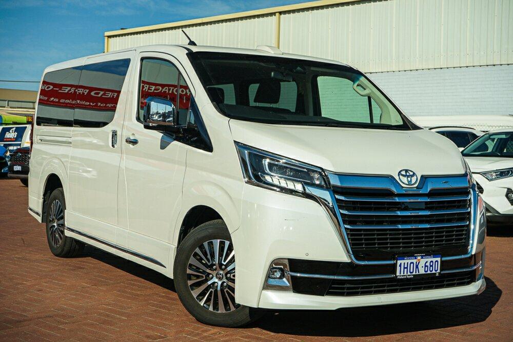 Toyota Granvia image 1