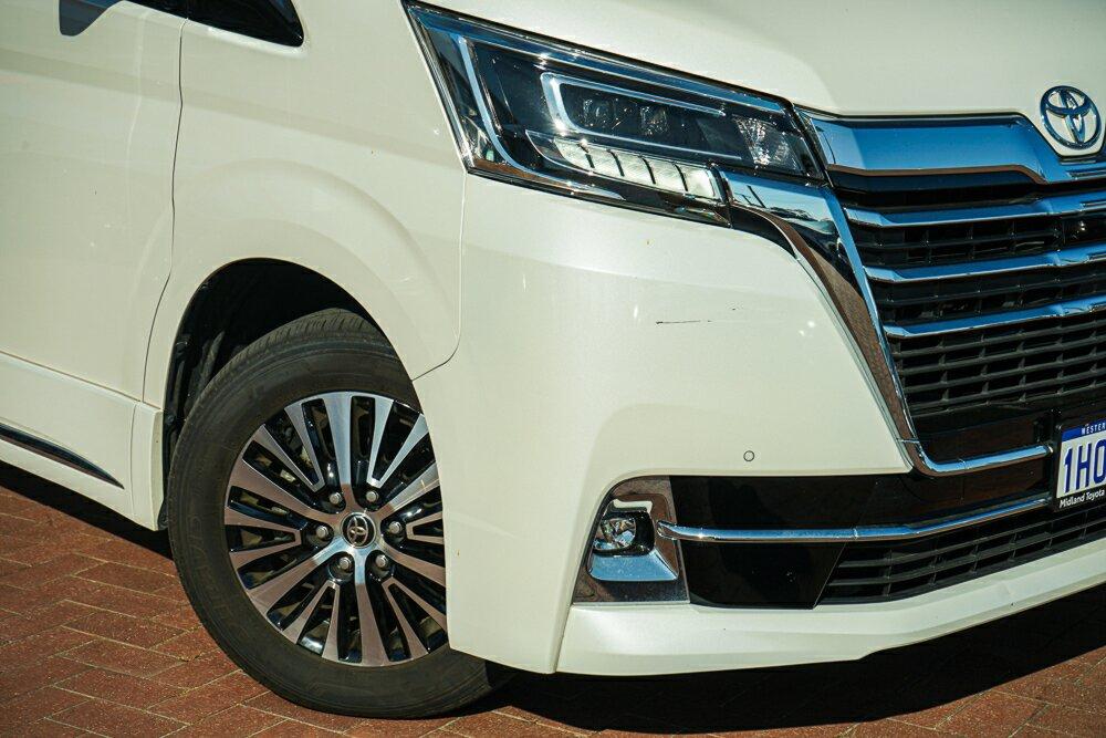 Toyota Granvia image 2