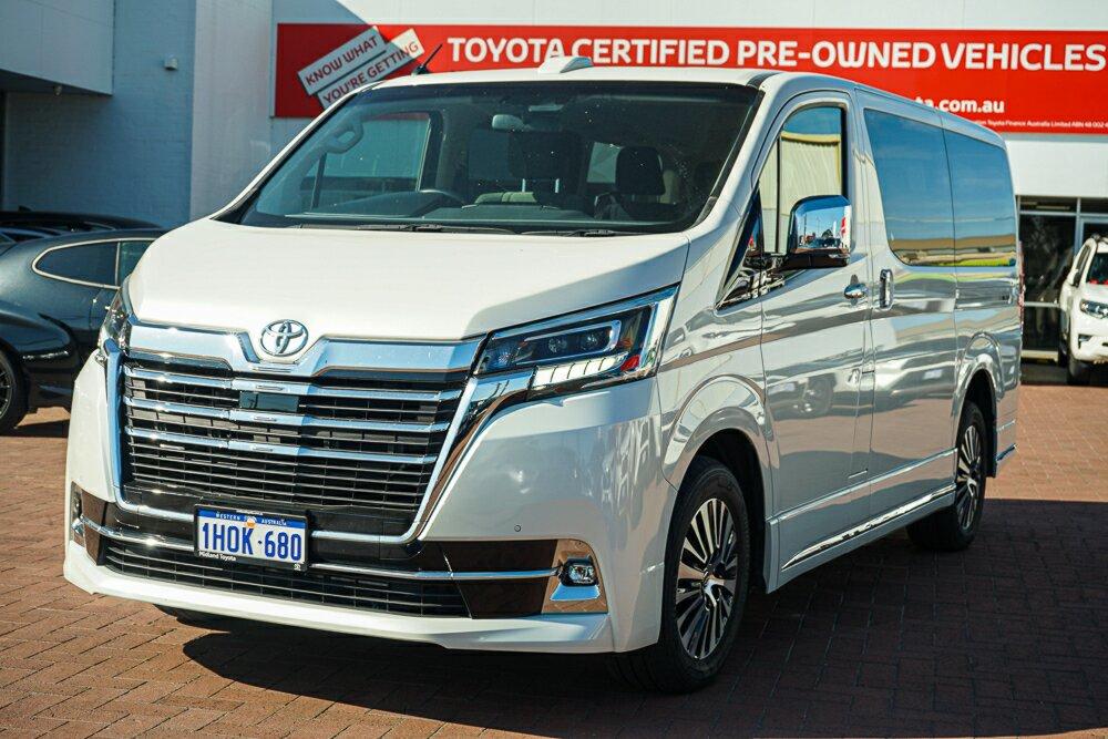Toyota Granvia image 4