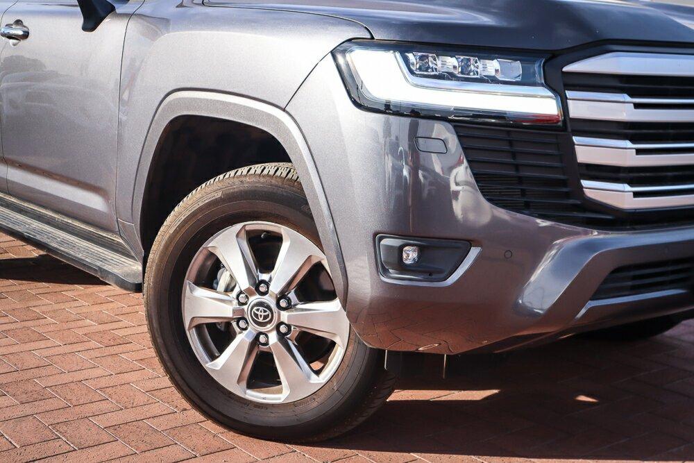 Toyota Landcruiser image 2