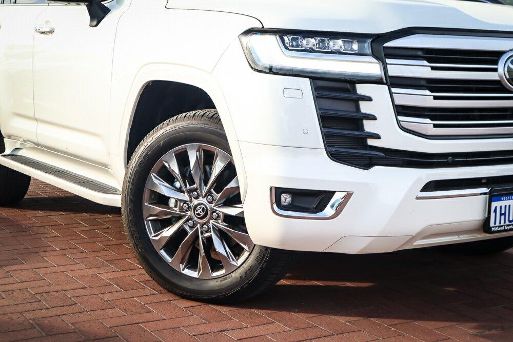 Toyota Landcruiser image 2