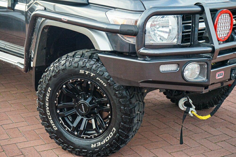 Toyota Landcruiser image 2