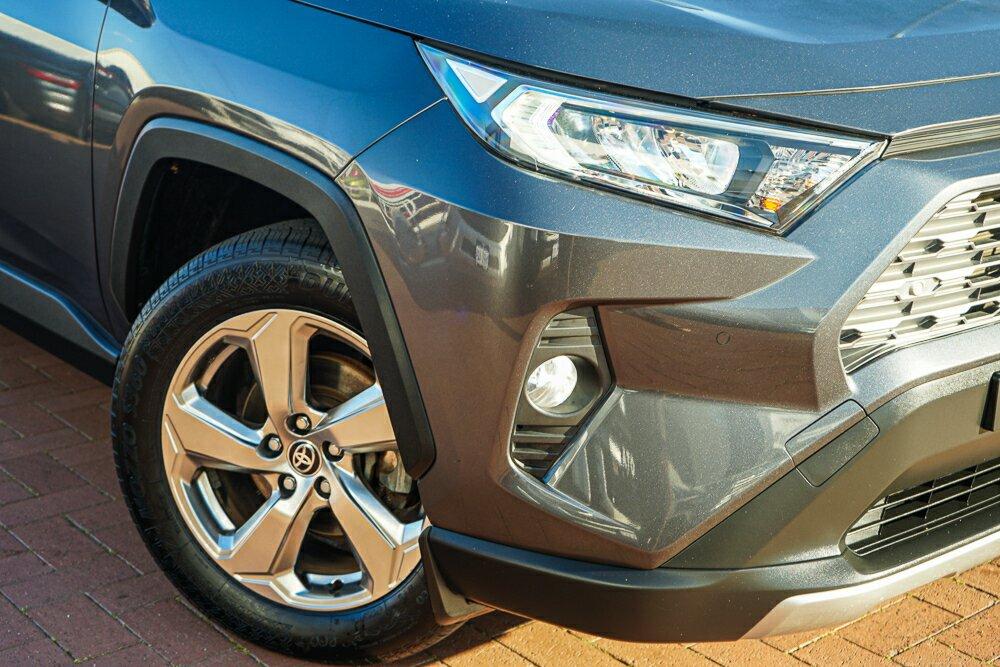 Toyota Rav4 image 2