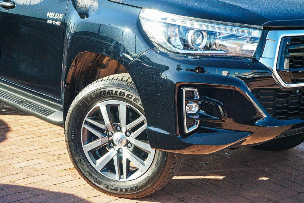 Toyota Hilux image 2