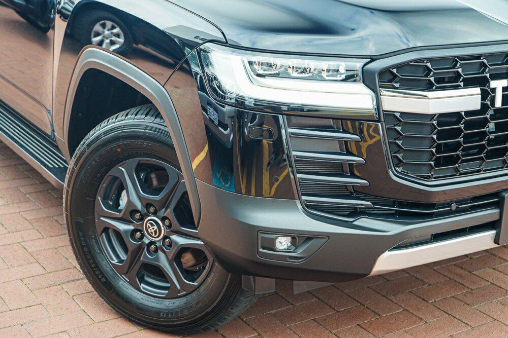 Toyota Landcruiser image 2