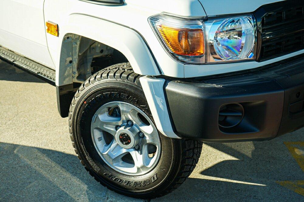 Toyota Landcruiser image 2