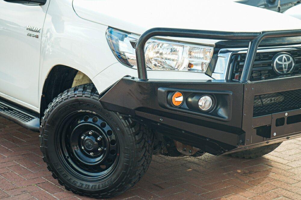 Toyota Hilux image 2