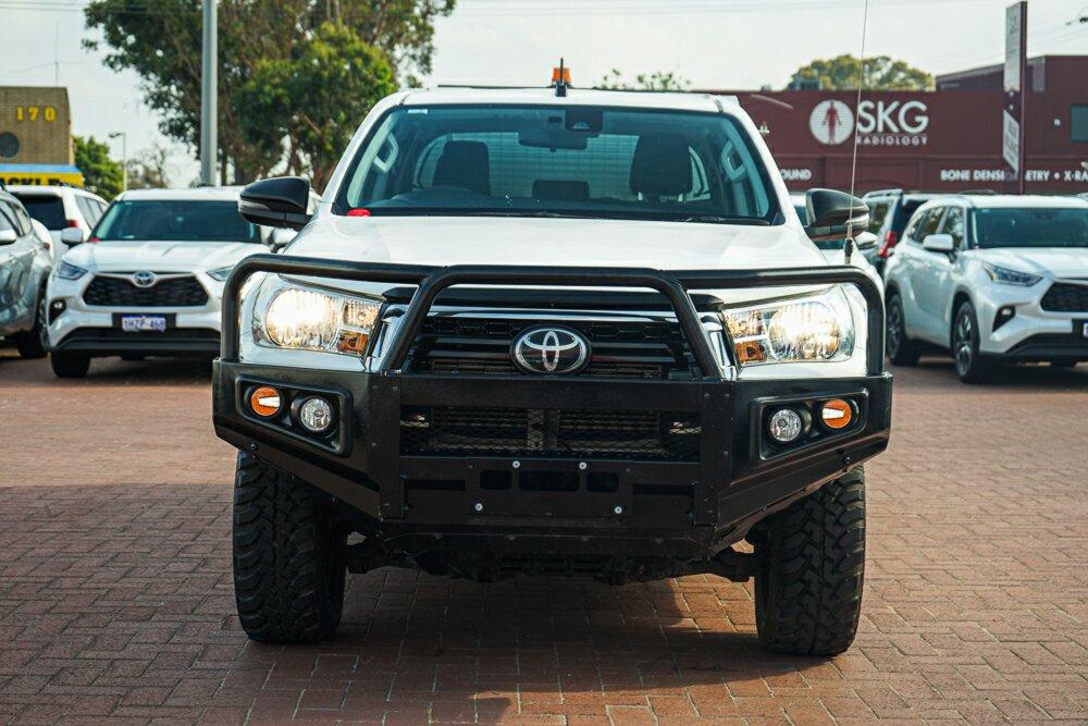 Toyota Hilux image 3