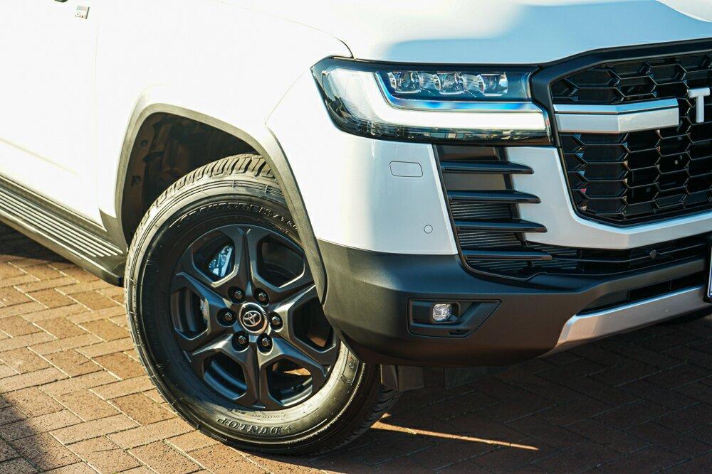 Toyota Landcruiser image 2