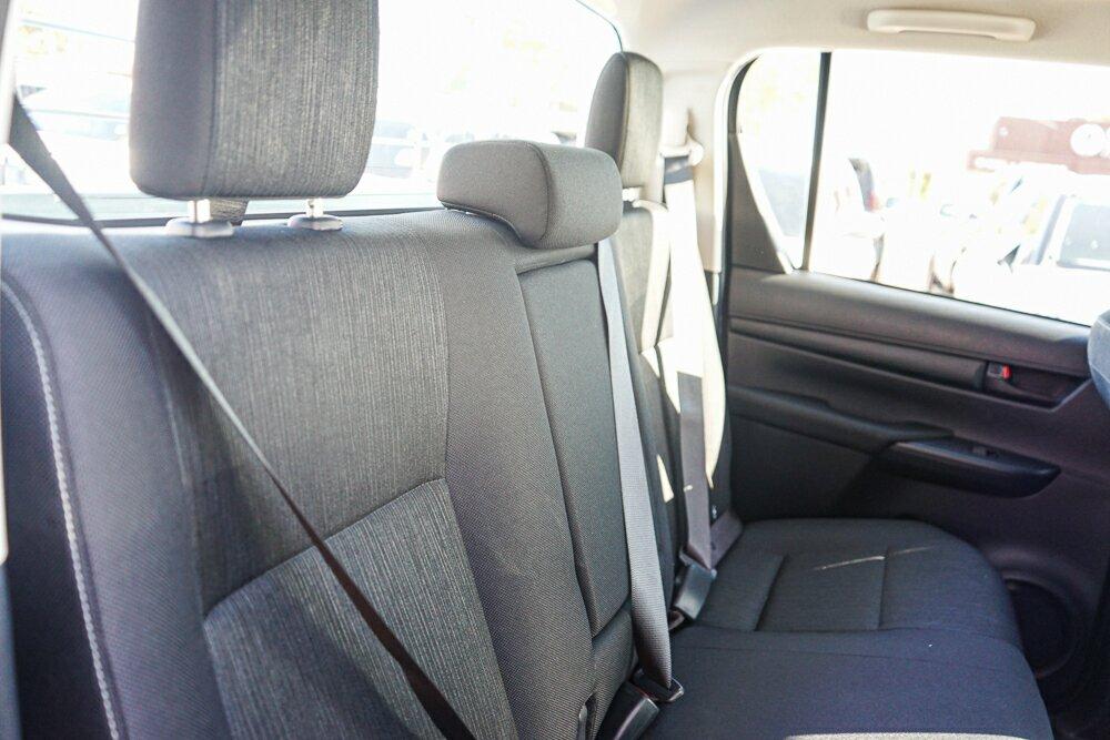Toyota Hilux image 4