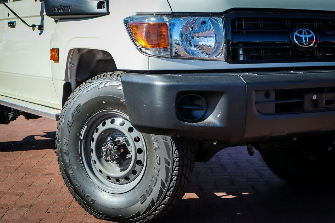 Toyota Landcruiser image 2