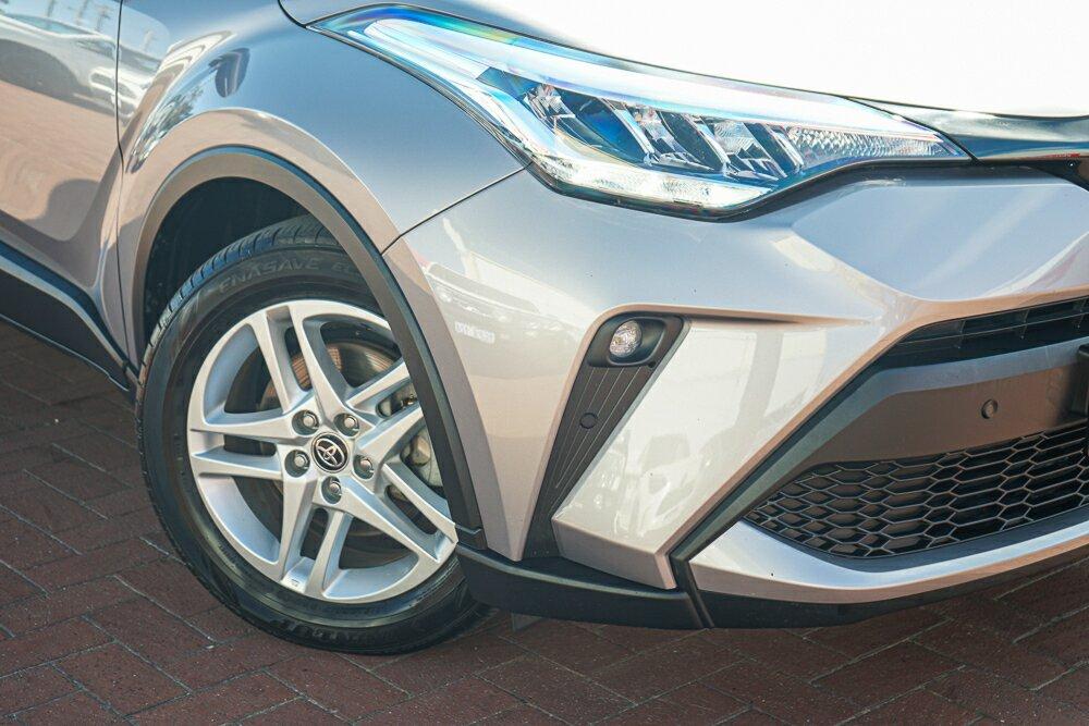Toyota C-hr image 2