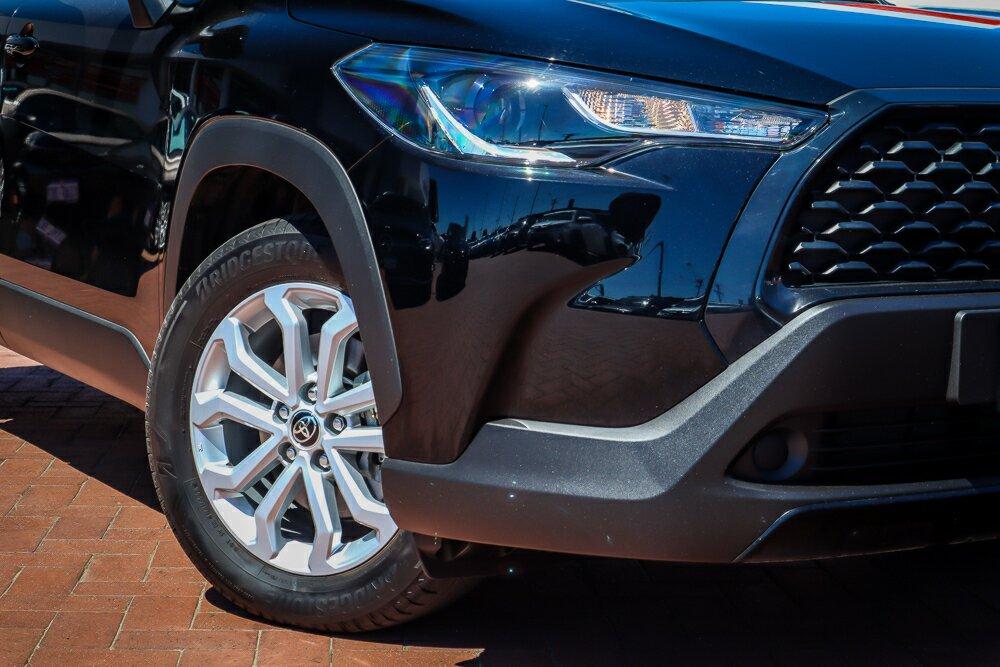 Toyota Corolla Cross image 2