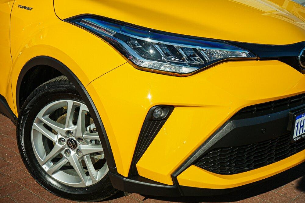 Toyota C-hr image 2