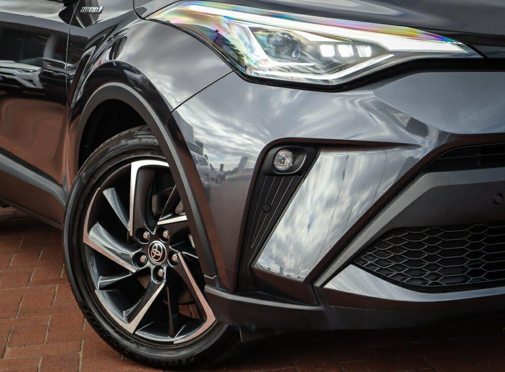Toyota C-hr image 2