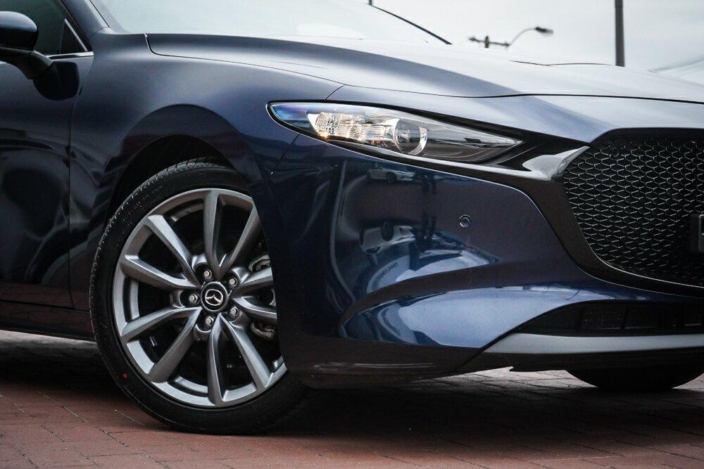 Mazda 3 image 2