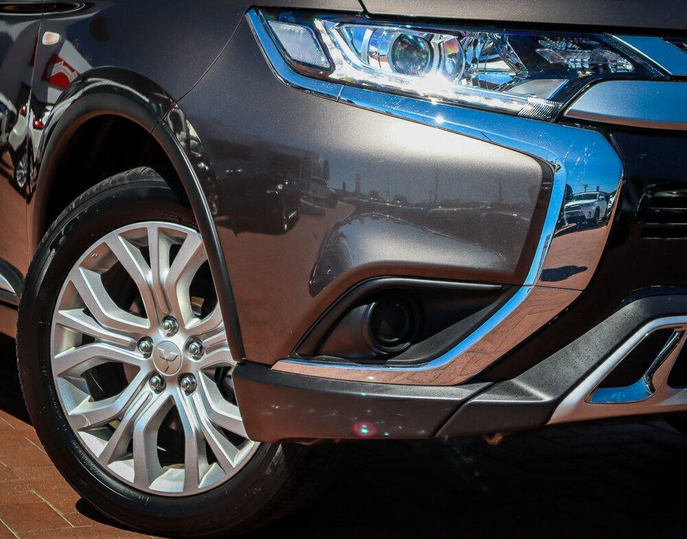 Mitsubishi Outlander image 2
