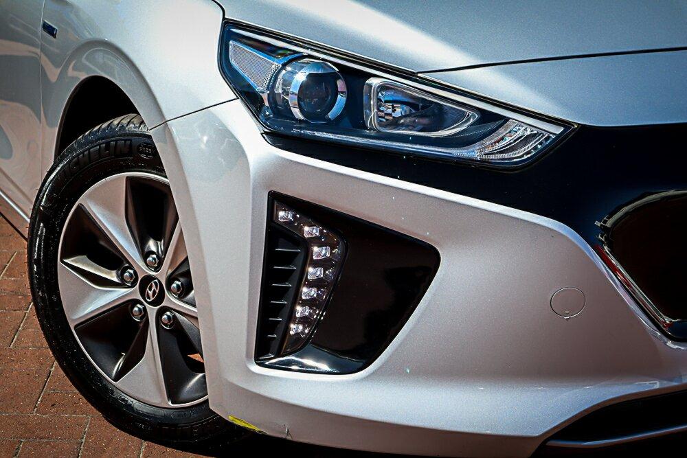 Hyundai Ioniq image 2