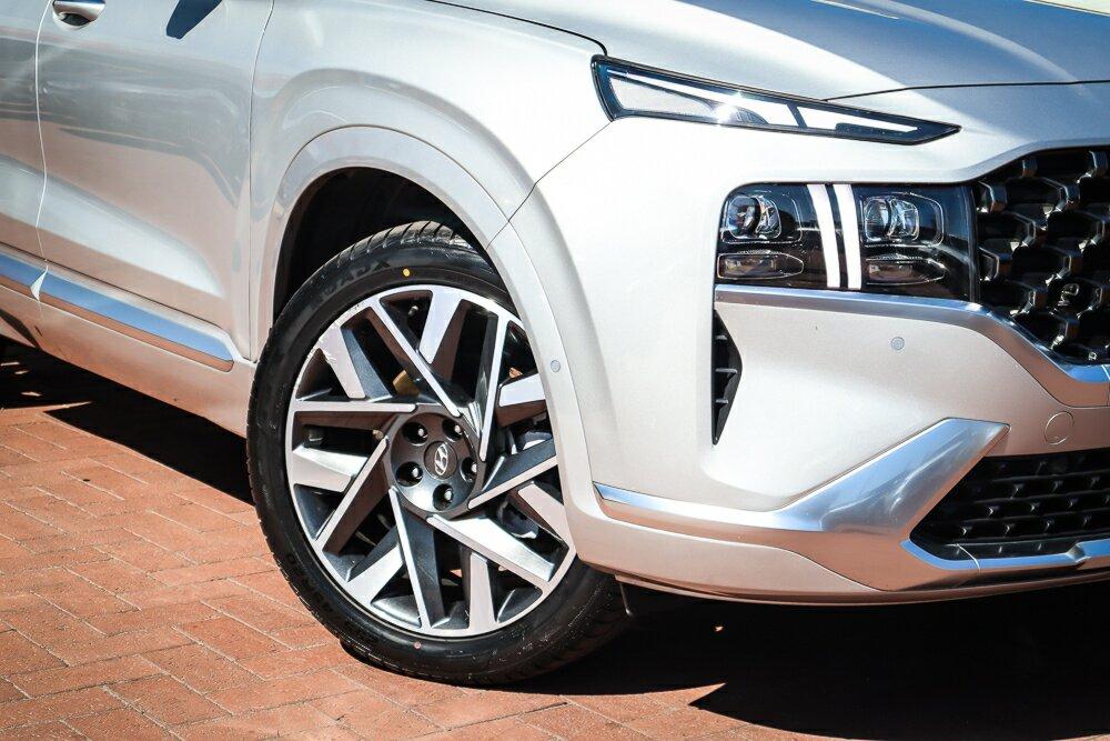 Hyundai Santa Fe image 2