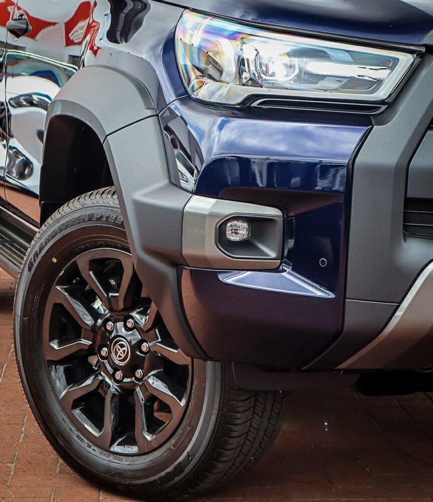 Toyota Hilux image 2