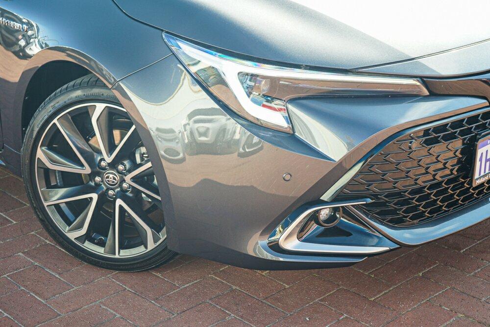 Toyota Corolla image 2