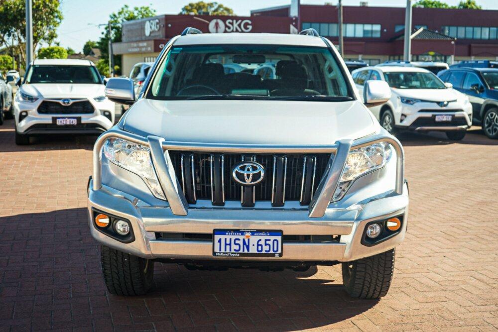 Toyota Landcruiser Prado image 3