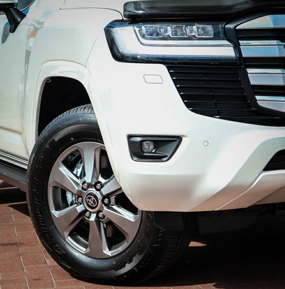 Toyota Landcruiser image 2