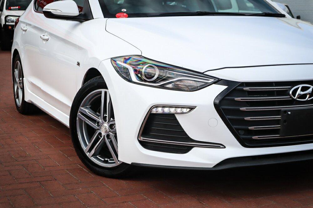 Hyundai Elantra image 2