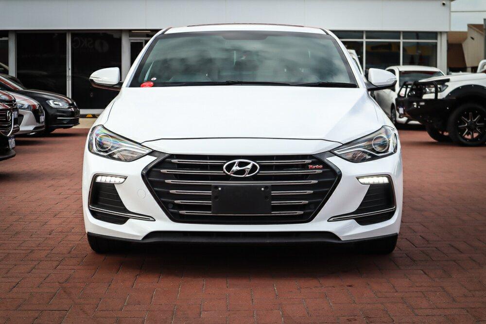 Hyundai Elantra image 3