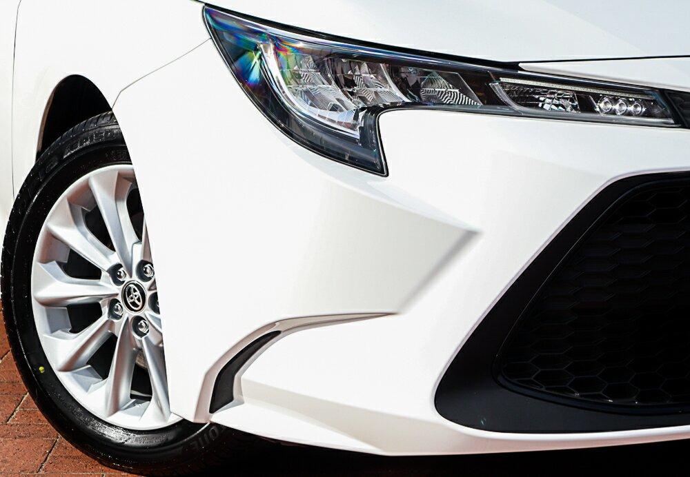 Toyota Corolla image 2