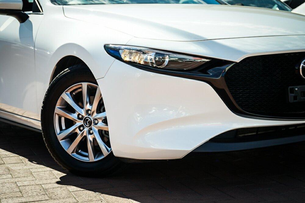 Mazda 3 image 2
