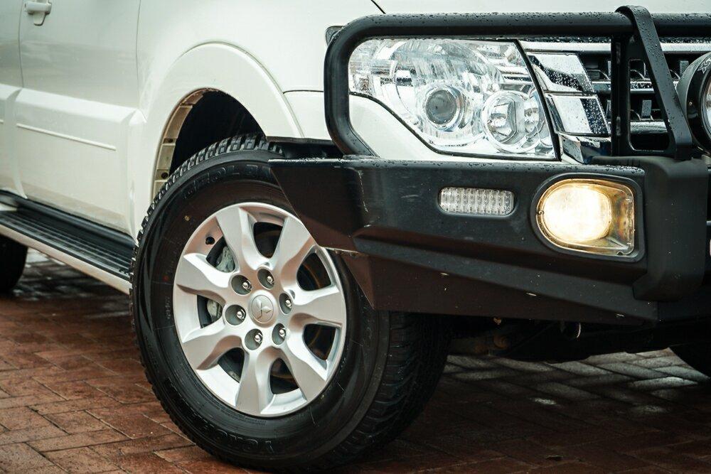 Mitsubishi Pajero image 2