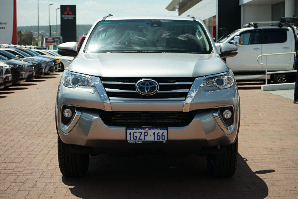 Toyota Fortuner image 3
