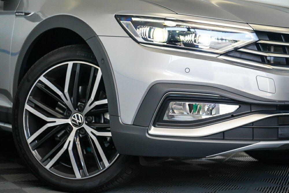 Volkswagen Passat image 2