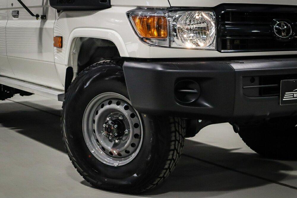 Toyota Landcruiser image 2